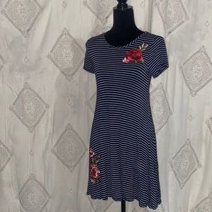 Discreet short sleeve dress